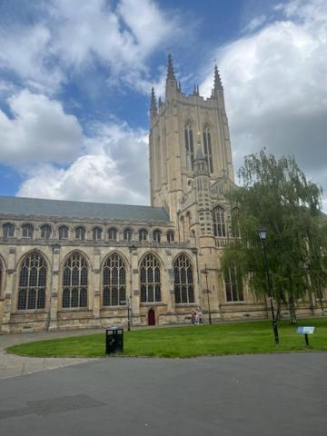 Central Medieval Grid Unique Home With Gated Parking Bury St. Edmunds Εξωτερικό φωτογραφία